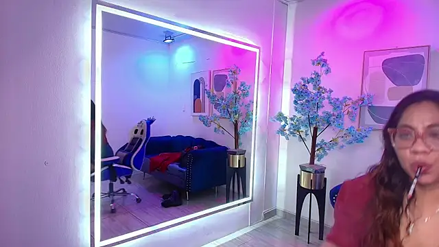 Snapshot of Silvana_lane chatting on July 28, 2026, 8:52 pm Silvana lane online show from July 28, 2026, 8:52 pm
