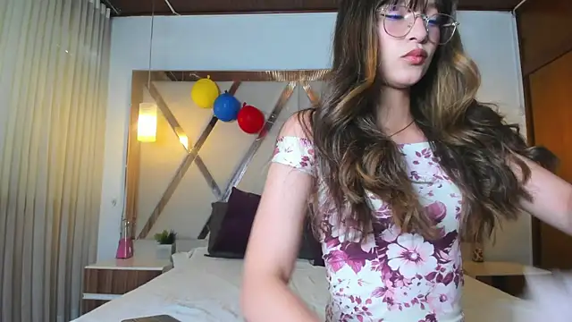 Snapshot of ZoeDear_ chatting on July 15, 2026, 10:37 pm ZoeDear online show from July 15, 2026, 10:37 pm