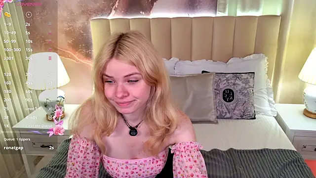 ChloeWells online show from July 25, 2026, 3:37 am
