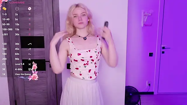 ChloeWells online show from July 27, 2026, 3:35 am