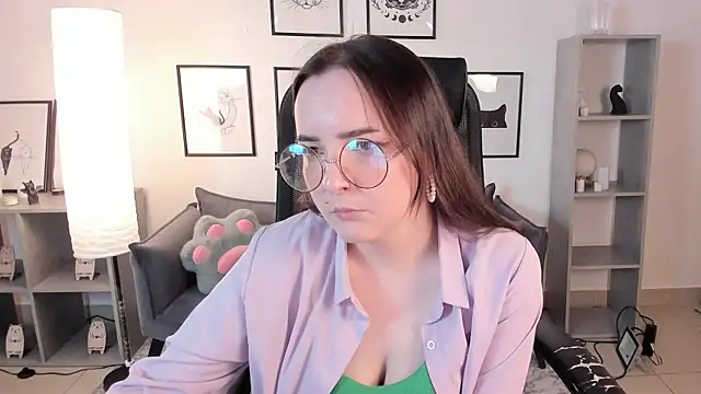 TiffanysGlow online show from July 8, 2026, 7:24 am