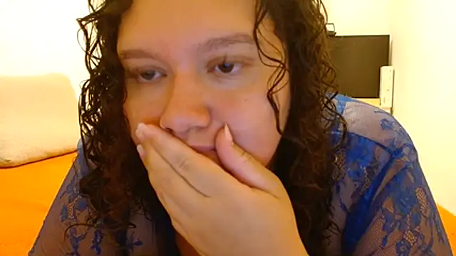 HeidiSanabria online show from July 14, 2026, 12:02 am