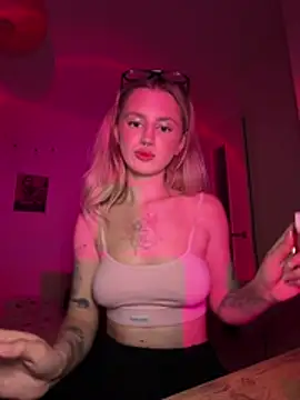 blondiedoll online show from July 4, 2026, 9:10 pm