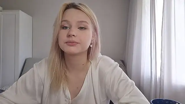 BloomMoon online show from July 3, 2026, 10:54 am