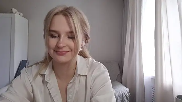 BloomMoon online show from July 8, 2026, 12:42 pm