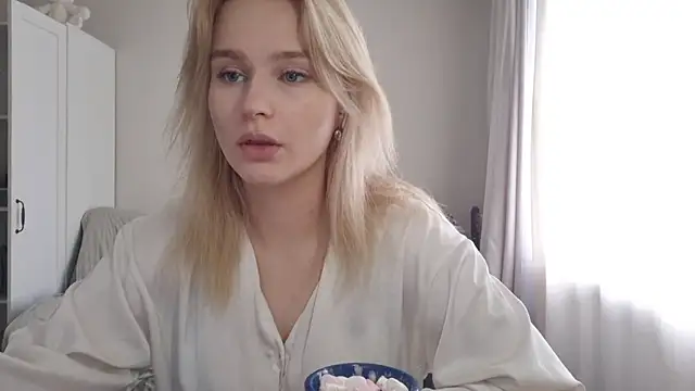 BloomMoon online show from July 11, 2026, 1:14 pm