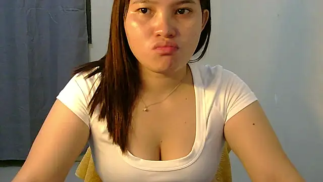 Fhwilloughbyxx online show from July 23, 2026, 11:19 am