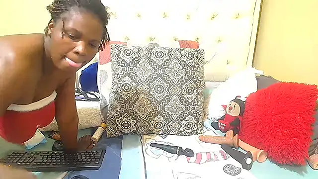 NoviaveeXXX online show from July 8, 2026, 4:44 pm