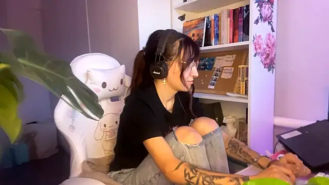 Monica Cutersseys online show from June 21, 2026, 5:04 pm