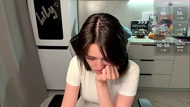 LilyPopss online show from June 21, 2026, 6:32 pm