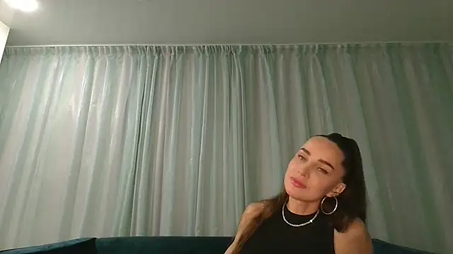 Snapshot of Zorelia chatting on June 25, 2026, 8:02 pm Zorelia online show from June 25, 2026, 8:02 pm