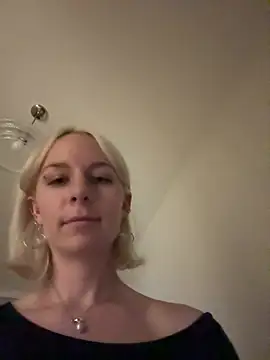 Naomi Nocturn online show from July 4, 2026, 9:10 pm