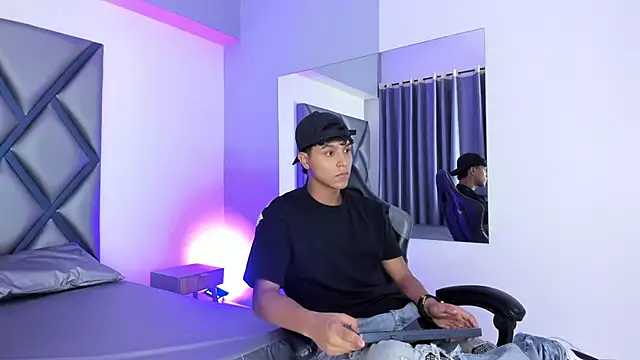 sebastiann 04 online show from June 26, 2026, 6:56 pm
