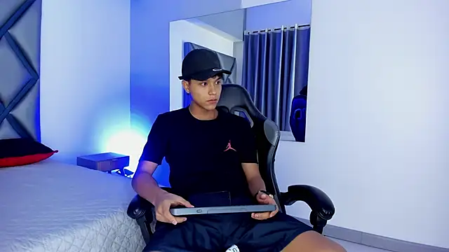 sebastiann 04 online show from June 27, 2026, 12:22 pm