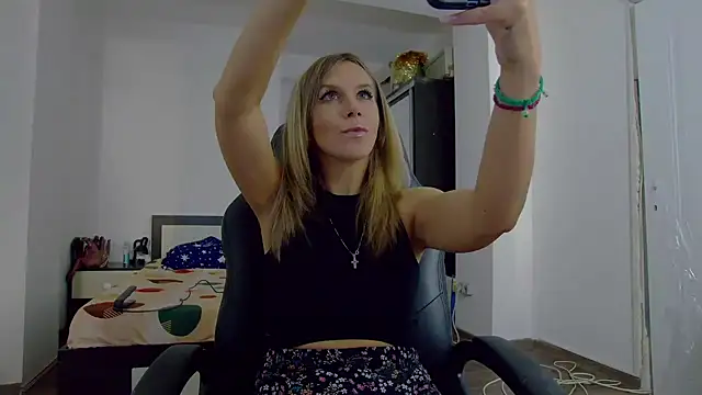 Snapshot of DedeSibel chatting on October 30, 2025, 12:28 pm DedeSibel online show from October 30, 2025, 12:28 pm