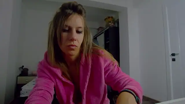 Snapshot of DedeSibel chatting on January 9, 2026, 9:45 am DedeSibel online show from January 9, 2026, 9:45 am