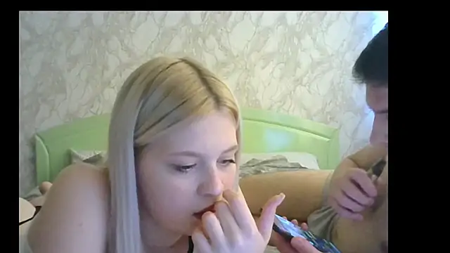 Snapshot of sweet_Velmira chatting on June 26, 2026, 9:25 am sweet Velmira online show from June 26, 2026, 9:25 am