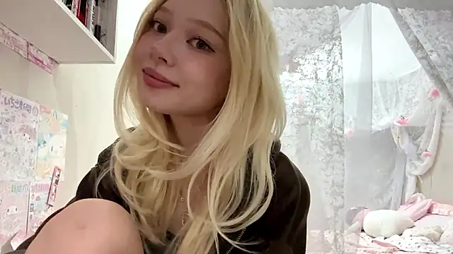 LinaFloww online show from July 5, 2026, 7:21 pm