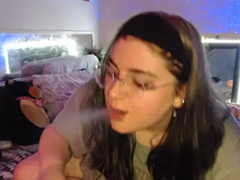 starfucker420XO online show from July 7, 2026, 6:47 am