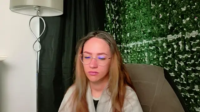 Nicole Bliss online show from July 12, 2026, 7:10 am