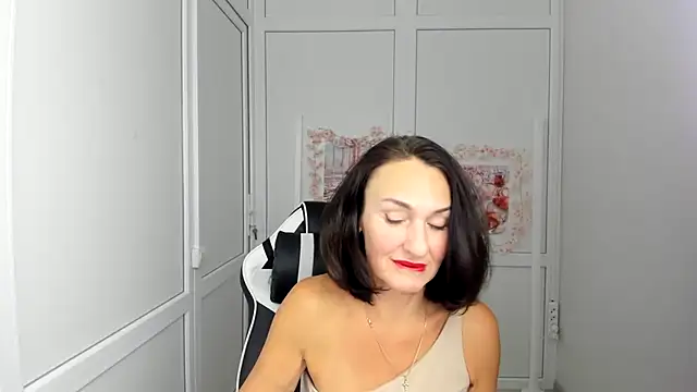 Snapshot of OliviaKateee chatting on July 15, 2026, 12:21 pm OliviaKateee online show from July 15, 2026, 12:21 pm