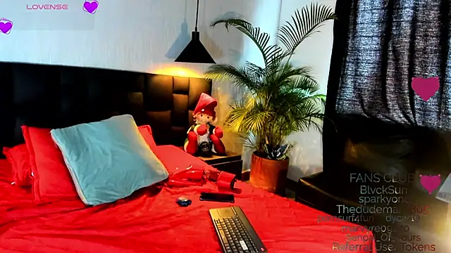 love amor  online show from December 4, 2025, 3:54 pm