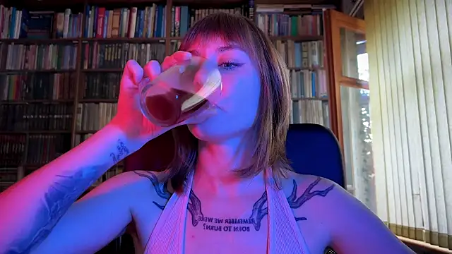 Retro Marie online show from June 24, 2026, 2:49 pm