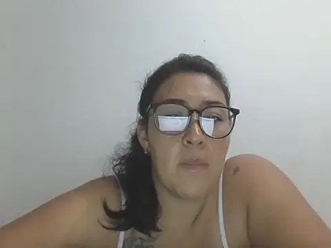 Snapshot of womenpeach chatting on July 6, 2026, 2:41 am womenpeach online show from July 6, 2026, 2:41 am