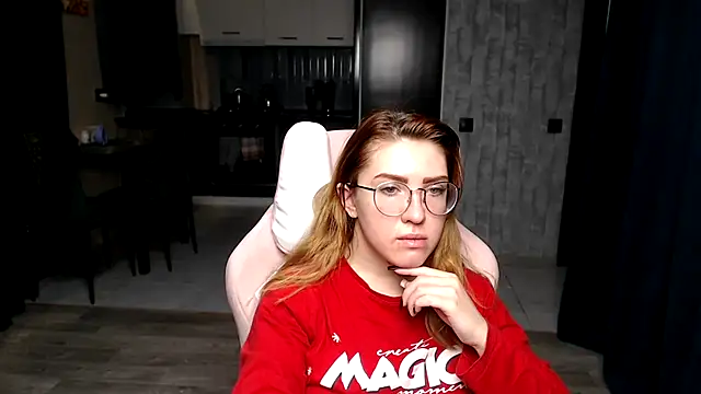 Reginasmilee online show from November 30, 2025, 1:42 am