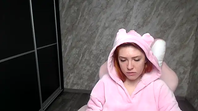 Reginasmilee online show from February 3, 2026, 6:51 am