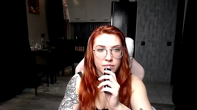 Reginasmilee online show from March 12, 2026, 5:35 am