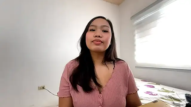 EarlineMadera online show from June 26, 2026, 7:13 am