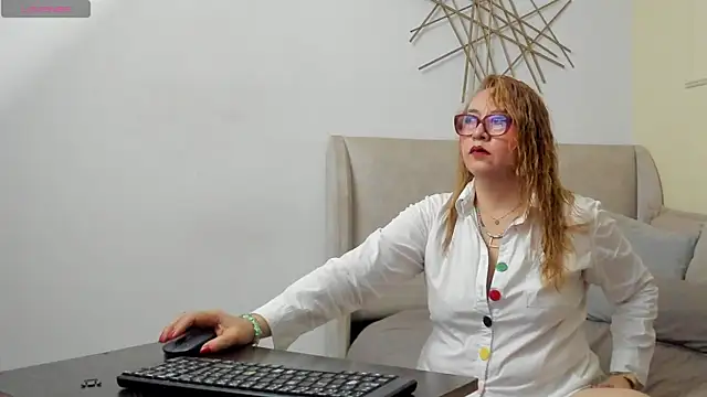 Snapshot of vera__lux chatting on July 20, 2026, 12:40 pm vera lux online show from July 20, 2026, 12:40 pm