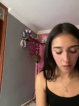NickiCute  online show from July 16, 2026, 9:32 pm