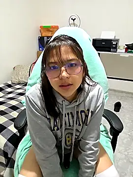 Zoe Lux  online show from July 7, 2026, 5:54 am