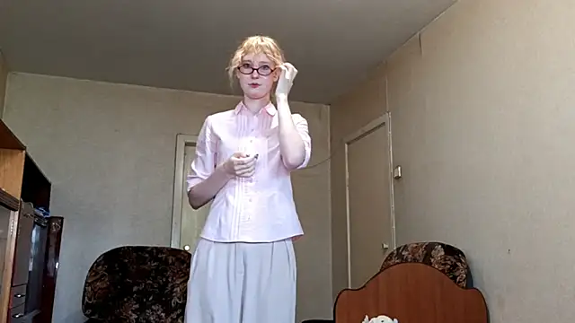 CuteLittleAngel online show from June 27, 2026, 12:22 pm