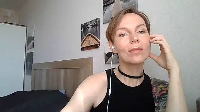 SunKissedxx online show from June 26, 2026, 5:56 am