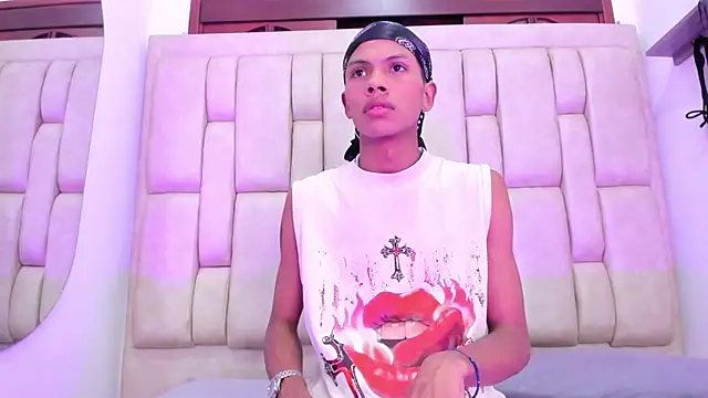Cuteboyhenrik os online show from June 30, 2026, 2:34 am