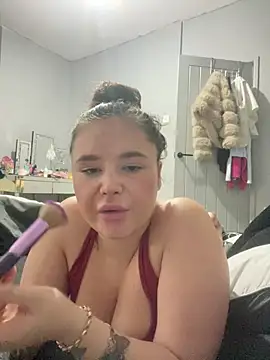 EmilyRosexox online show from July 13, 2026, 5:05 pm