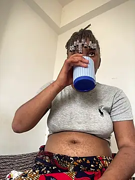 Snapshot of Hot-TEEE chatting on July 1, 2026, 7:21 am Hot-TEEE online show from July 1, 2026, 7:21 am
