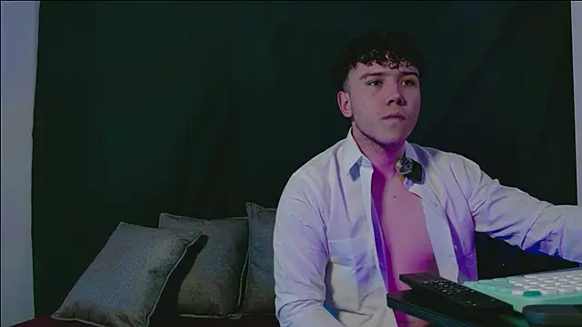 Velvet Chains online show from July 8, 2026, 3:44 am