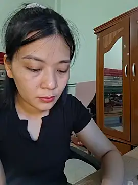 Snapshot of Lyrose_2k chatting on July 9, 2026, 8:29 am Lyrose 2k online show from July 9, 2026, 8:29 am
