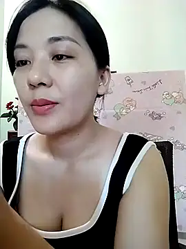 Snapshot of Lyrose_2k chatting on July 30, 2026, 4:11 am Lyrose 2k online show from July 30, 2026, 4:11 am