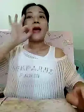 Snapshot of Lyrose_2k chatting on August 1, 2026, 5:07 am Lyrose 2k online show from August 1, 2026, 5:07 am