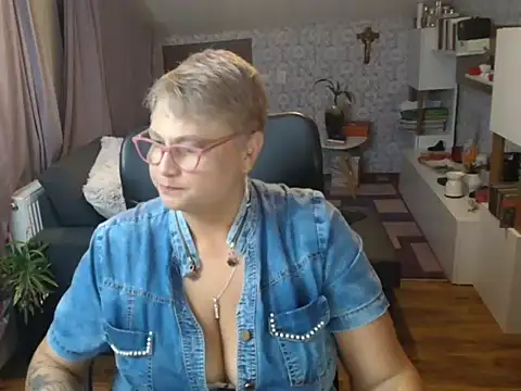 Snapshot of NewHellen4you chatting on July 1, 2026, 7:24 pm NewHellen4you online show from July 1, 2026, 7:24 pm