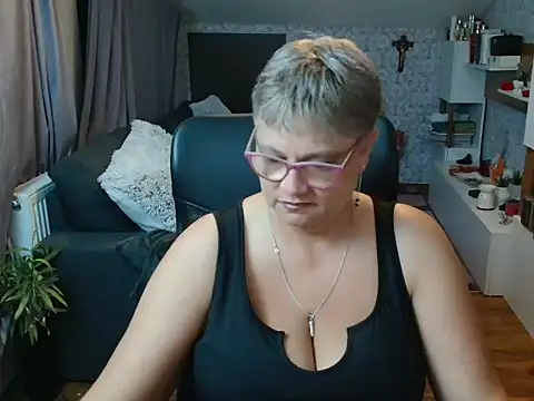 Snapshot of NewHellen4you chatting on July 4, 2026, 8:04 pm NewHellen4you online show from July 4, 2026, 8:04 pm