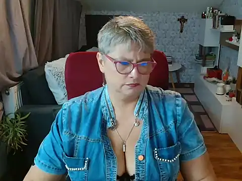 Snapshot of NewHellen4you chatting on July 10, 2026, 8:11 pm NewHellen4you online show from July 10, 2026, 8:11 pm