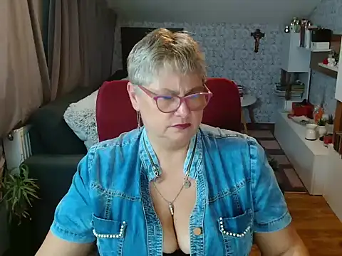 Snapshot of NewHellen4you chatting on July 15, 2026, 7:30 pm NewHellen4you online show from July 15, 2026, 7:30 pm