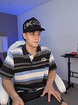MaxCruz  online show from July 8, 2026, 7:18 pm
