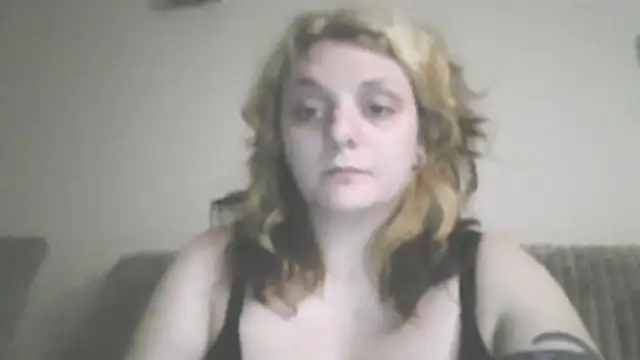 Snapshot of liltrinketgirl chatting on July 17, 2026, 8:10 am liltrinketgirl online show from July 17, 2026, 8:10 am